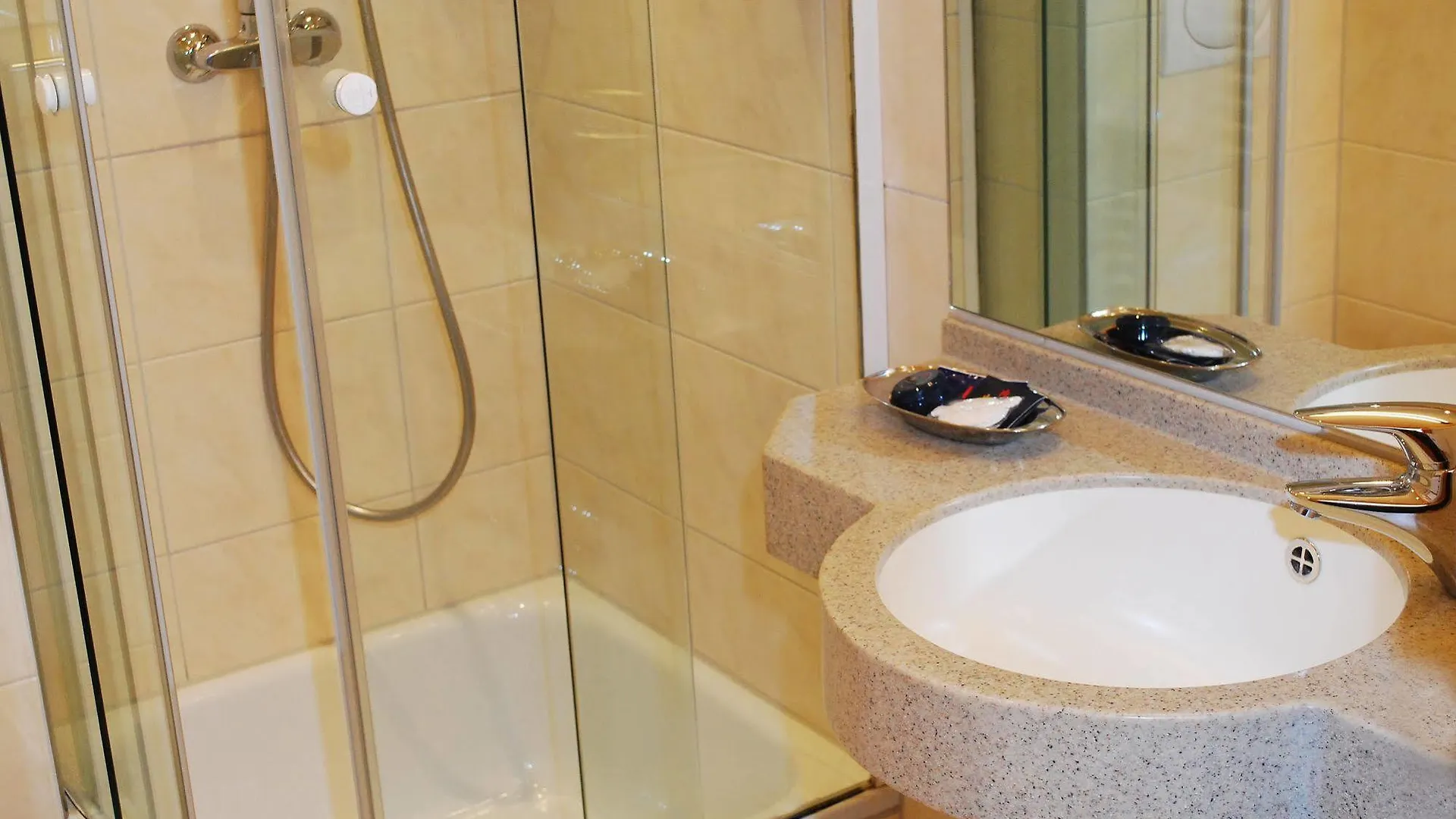City Partner Hotel Strauss Würzburg 3*,